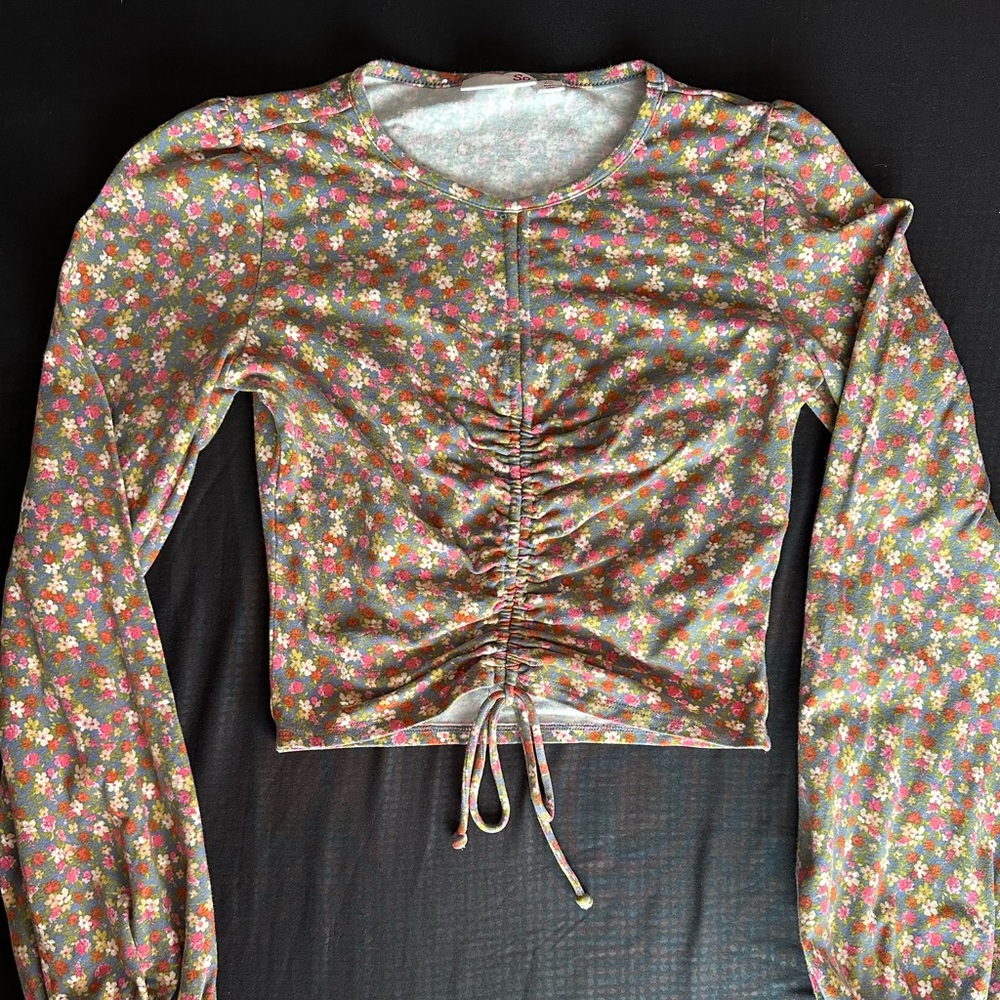 Juniors long sleeve crop top